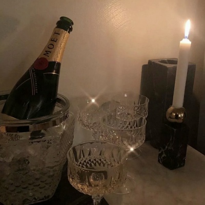 2023最火伤感微信头像(精选12张)