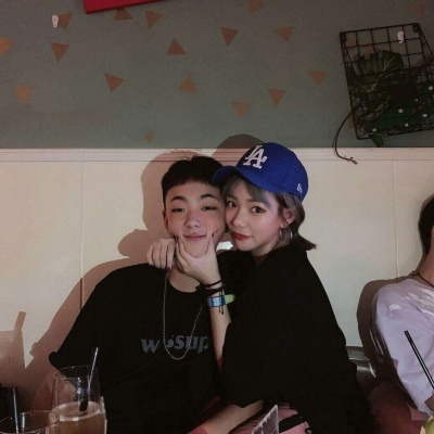 情侣头像一左一右配对真人(精选12张)