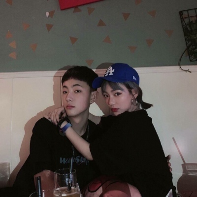 情侣头像一左一右配对真人(精选12张)