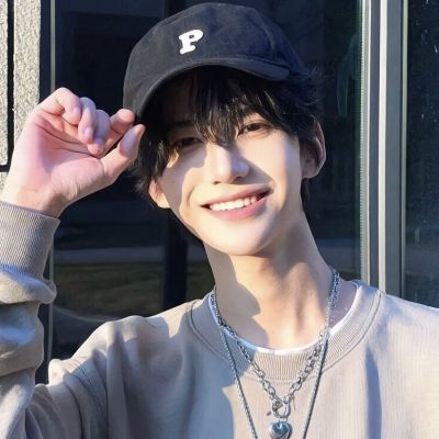 适合大学男生的头像(精选15张)