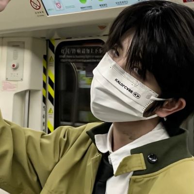 既丧又帅的男生头像