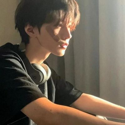 既丧又帅的男生头像