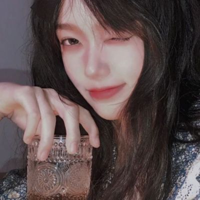 简约性冷淡小众女头像(精选16张)