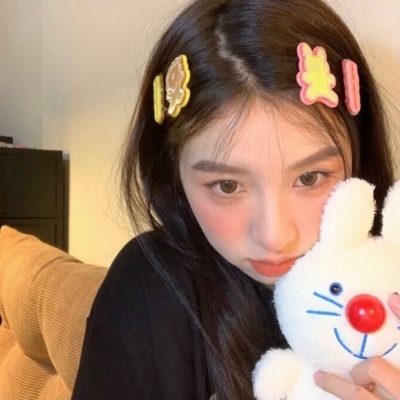 简约性冷淡小众女头像(精选16张)