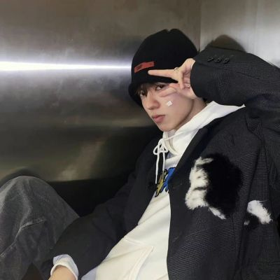 2023最潮最火微信头像男(53张)