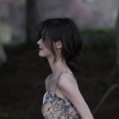 emo伤感头像女真人(精选28张)