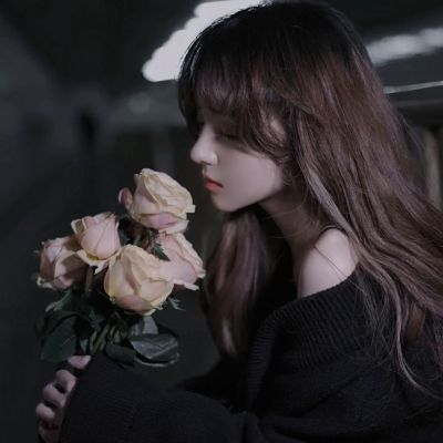 emo伤感头像女真人(精选28张)