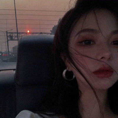 emo伤感头像女真人(精选28张)