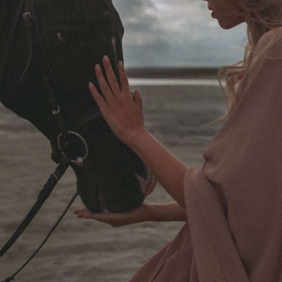 意境有档次的微信头像女(精选24张)