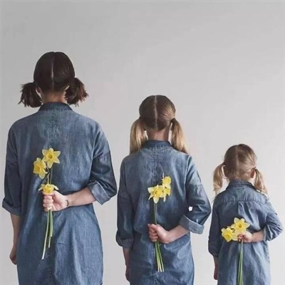 2023年最火微信头像母女三人