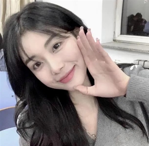 图片壁纸2023最火女生头像