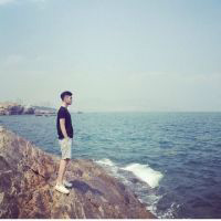 头像男生海边背影 男帅气的背影大海图片