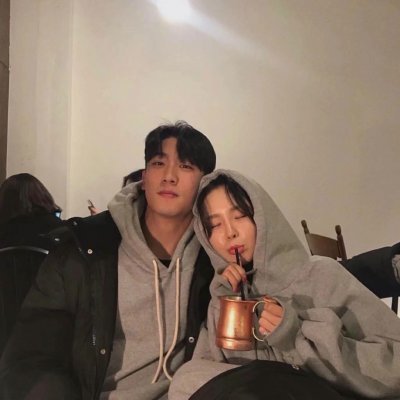 大笑女生头像情侣 逗比情侣头像一左一右