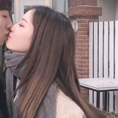 大笑女生头像情侣 逗比情侣头像一左一右