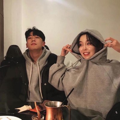 大笑女生头像情侣 逗比情侣头像一左一右