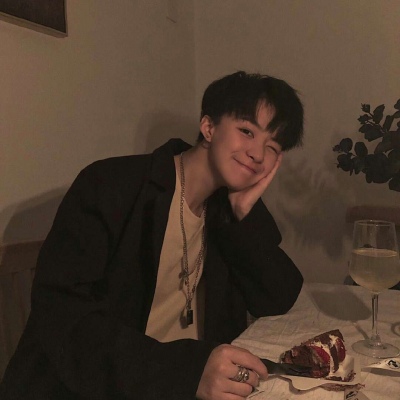 大笑女生头像情侣 逗比情侣头像一左一右