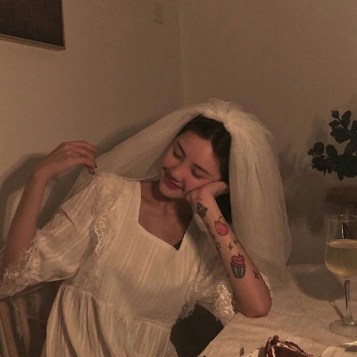 大笑女生头像情侣 逗比情侣头像一左一右