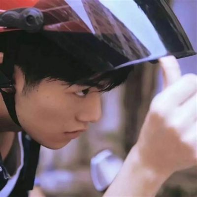 一个人的头像男生 帅气的单人头像图片