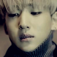 男生撕心裂肺的哭头像(精选16张)