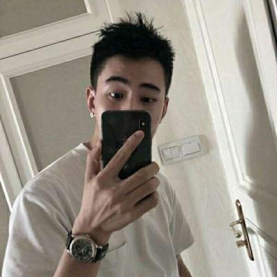 男生撕心裂肺的哭头像(精选16张)