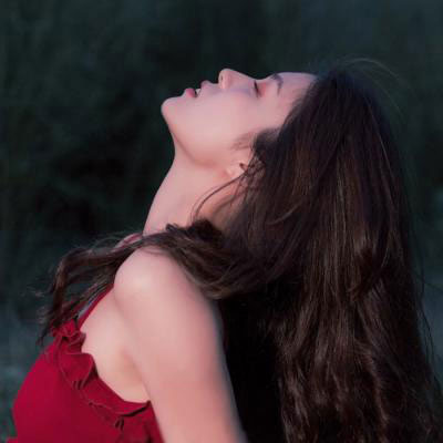 侧面头像女生唯美漂亮(24张)