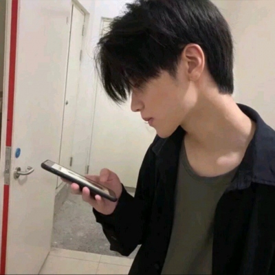 史上最好看的头像男生高冷(精选24张)