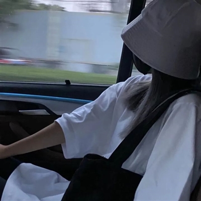 惊艳到爆的女生头像(精选28张)