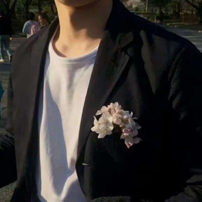 成熟积极向上头像男简约(18张)