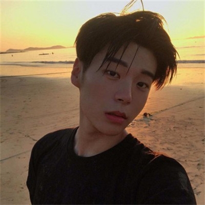 成熟积极向上头像男简约(18张)