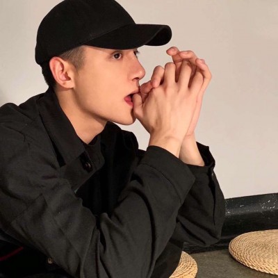 成熟积极向上头像男简约(18张)