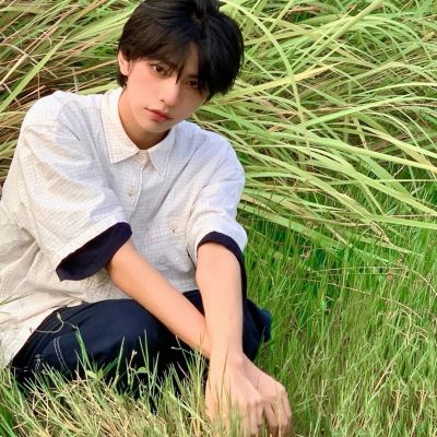 值得一辈子不换的头像男真人(24张)