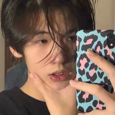 值得一辈子不换的头像男真人(24张)