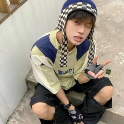 值得一辈子不换的头像男真人(24张)