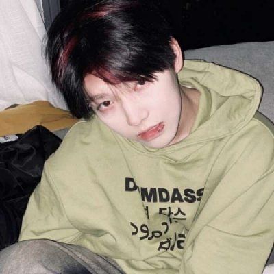 值得一辈子不换的头像男真人(24张)