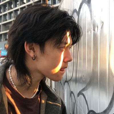 值得一辈子不换的头像男真人(24张)