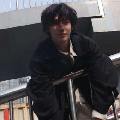 值得一辈子不换的头像男真人(24张)