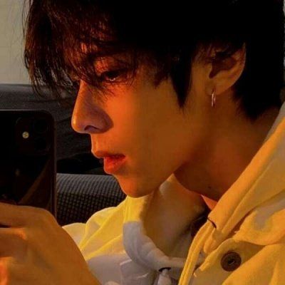 值得一辈子不换的头像男真人(24张)