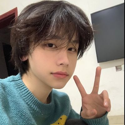 值得一辈子不换的头像男真人(24张)