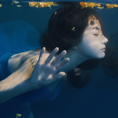 清新蓝色森系女生头像(精选16张)