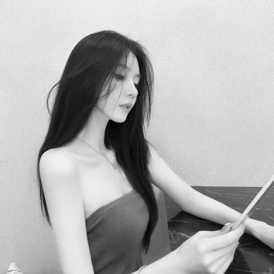 2023最火黑色头像女(16张)