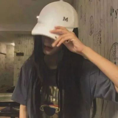 很丧的微信头像女(精选16张)