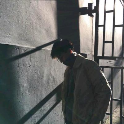 80后成熟稳重的微信头像(16张)