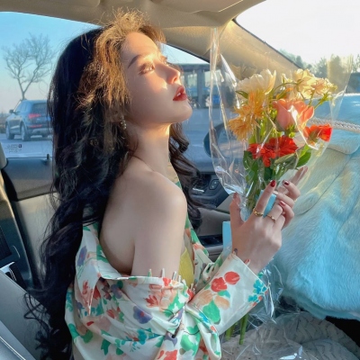 2023最火气质女生头像(24张)