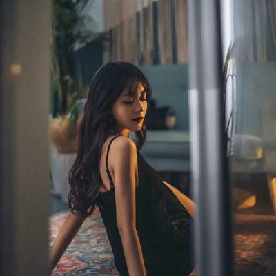 2023最火爆的拽姐头像(精选16张)