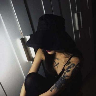 2023最火爆的拽姐头像(精选16张)