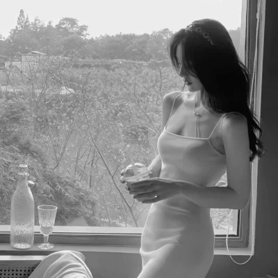 2023最火爆的黑白头像(24张)