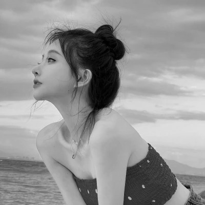 2023最火爆的黑白头像(24张)