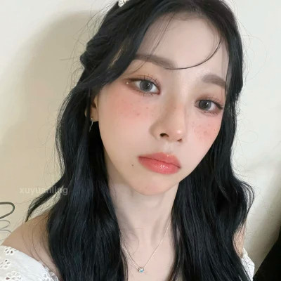 2023最火女神微信头像(精选24张)