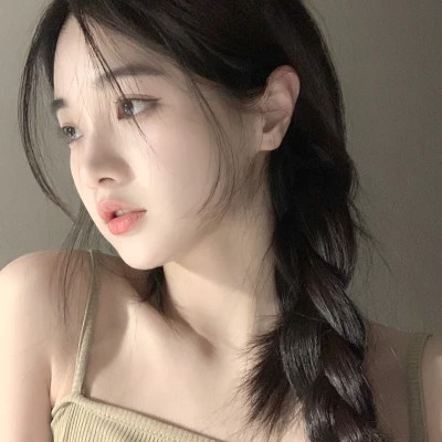 2023最火女生侧头像(精选24张)