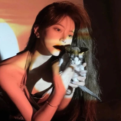 2023最火女生侧头像(精选24张)